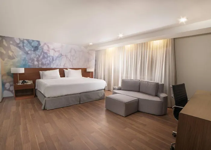 Courtyard By Marriott Revolucion Hotel