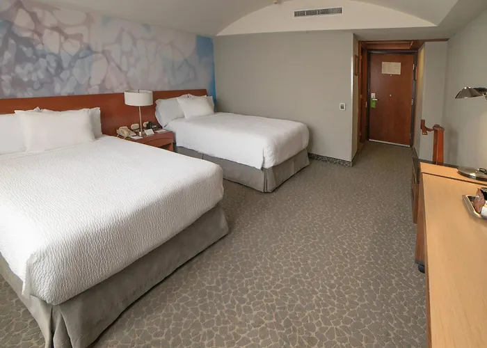 Hotel Courtyard By Marriott Revolucion