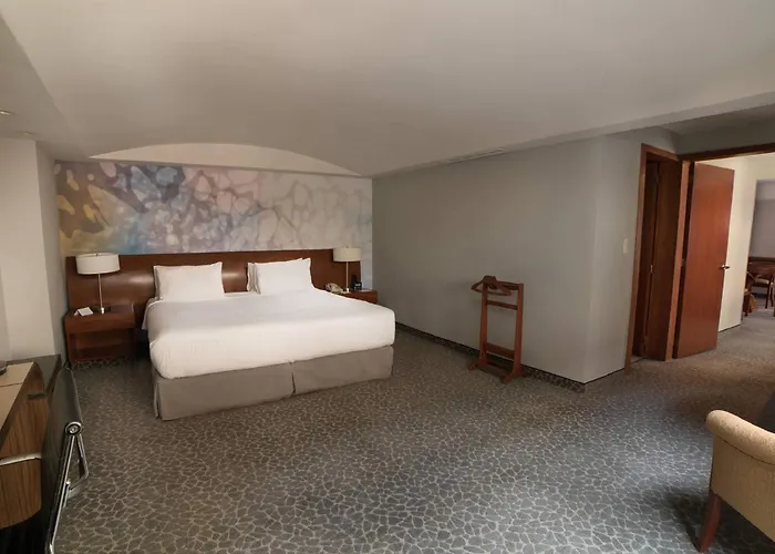 Courtyard By Marriott Revolucion Hotel 4*
