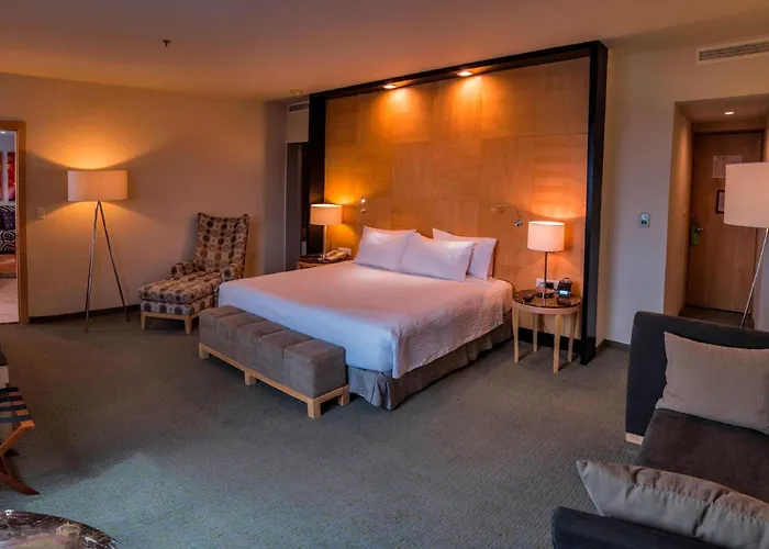 Courtyard By Marriott Revolucion Hotel