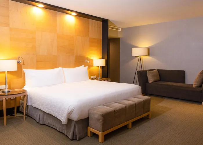 Hotel Courtyard By Marriott Revolucion