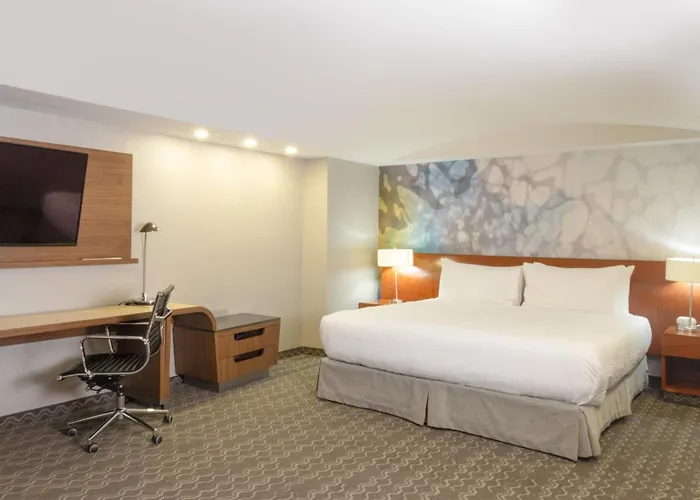 Hotel Courtyard By Marriott Revolucion 4*
