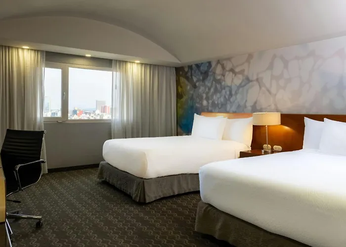 Hotel Courtyard By Marriott Revolucion 4*