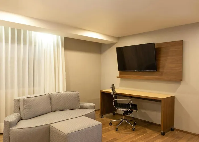 Hotel Courtyard By Marriott Revolucion
