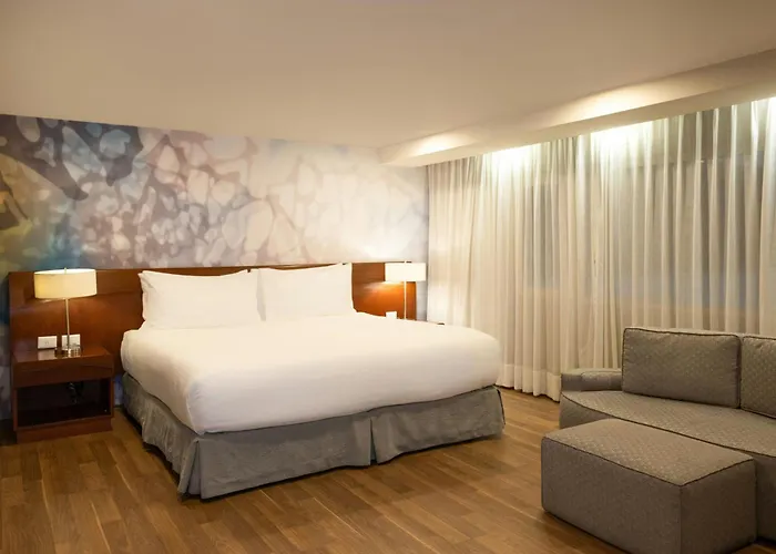 Courtyard By Marriott Revolucion Hotel 4*