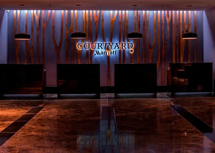 Courtyard By Marriott Revolucion