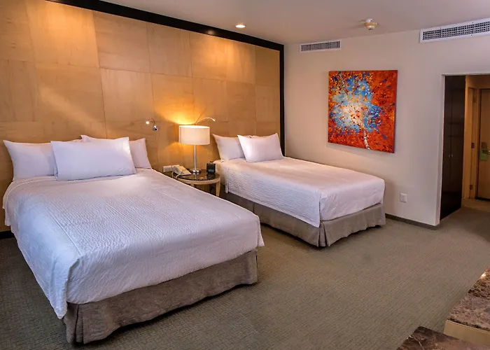 Courtyard By Marriott Revolucion