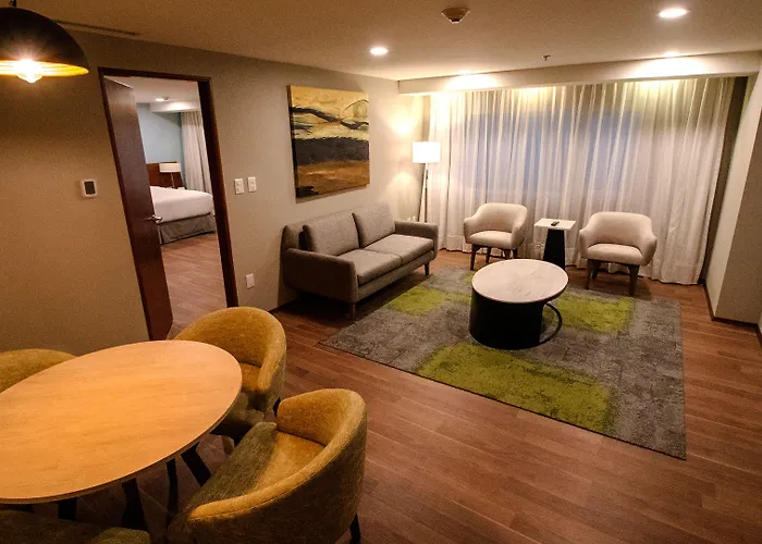 Hotel Courtyard By Marriott Revolucion 4*