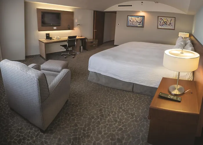 Courtyard By Marriott Revolucion Hotel