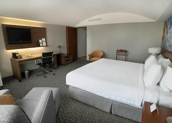 Courtyard By Marriott Revolucion Hotel