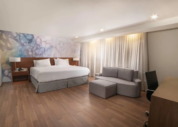 Courtyard By Marriott Revolucion Hotel