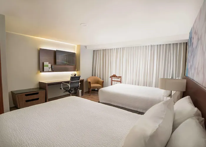 Courtyard By Marriott Revolucion