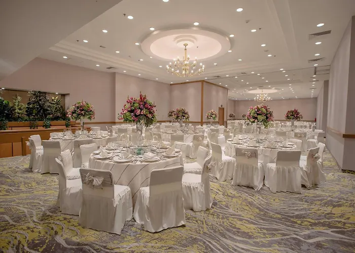 Courtyard By Marriott Revolucion