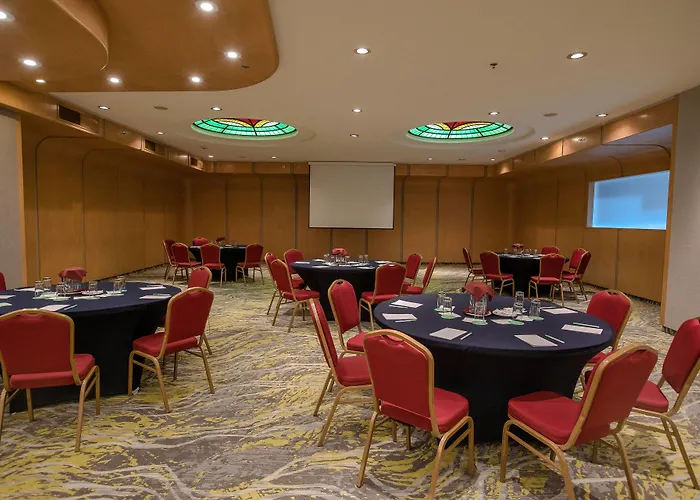 Courtyard By Marriott Revolucion Hotel 4*