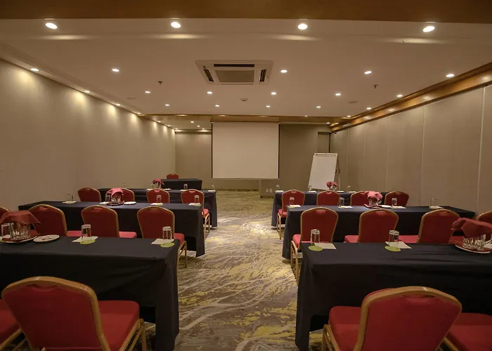 Courtyard By Marriott Revolucion 4*