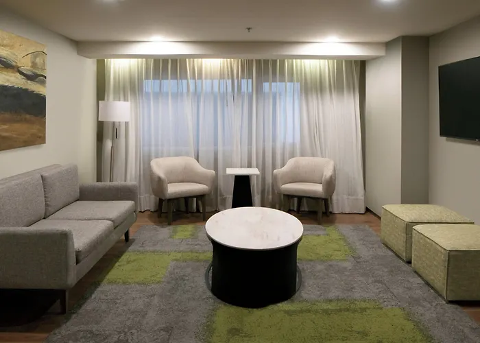 Courtyard By Marriott Revolucion Hotel 4*
