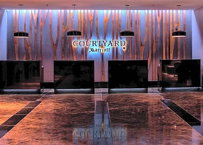 Courtyard By Marriott Revolucion Hotel 4*