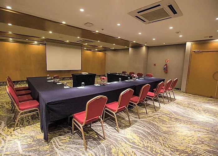 Courtyard By Marriott Revolucion