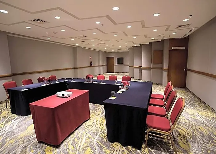 Hotel Courtyard By Marriott Revolucion 4*