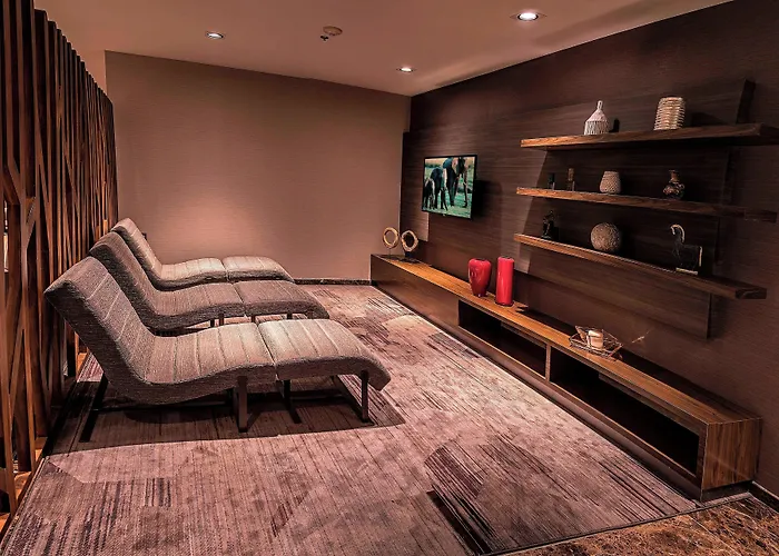 Courtyard By Marriott Revolucion Hotel 4*
