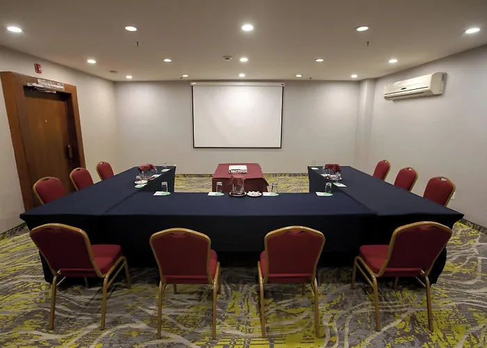 Courtyard By Marriott Revolucion 4*