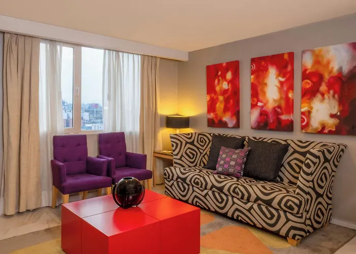 Courtyard By Marriott Revolucion Hotel