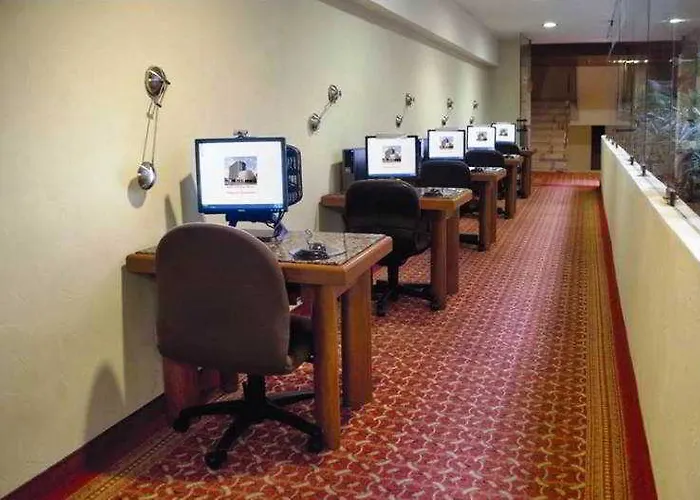 Courtyard By Marriott Revolucion Hotel